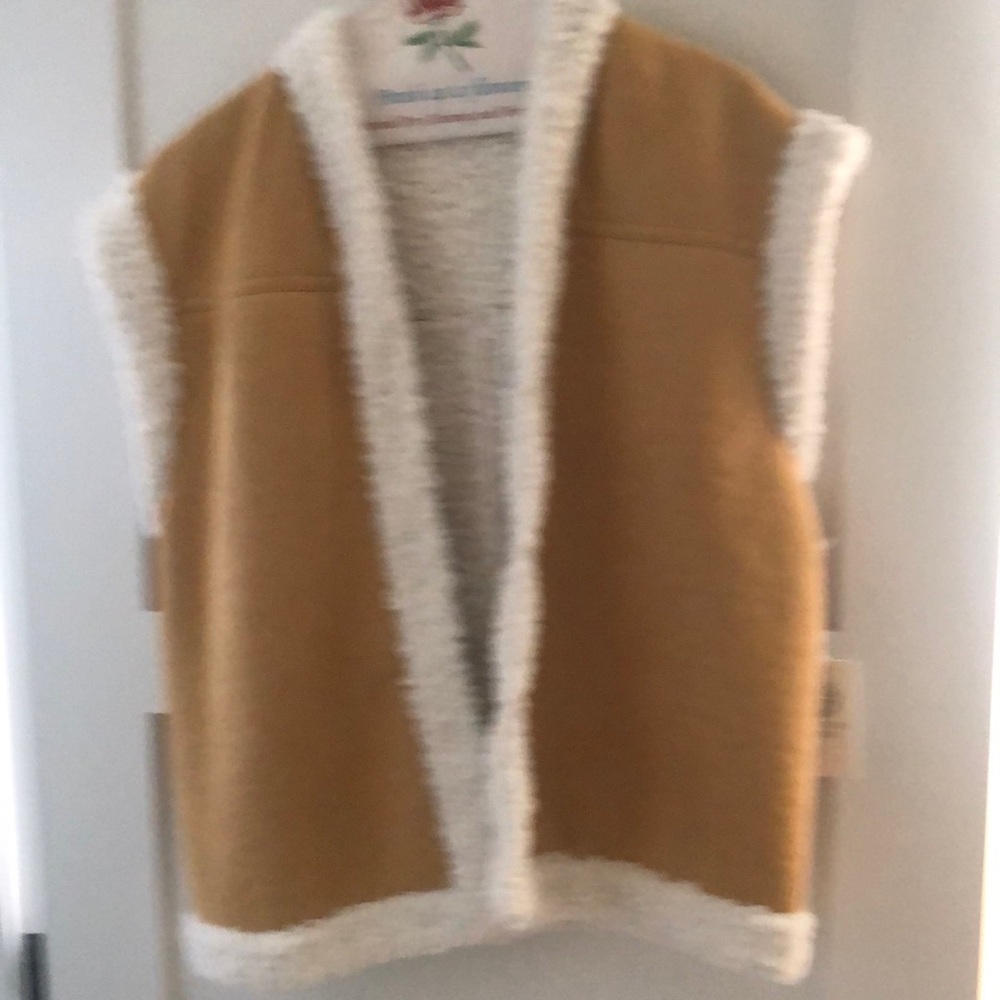 Suede like fabric with Sherpa lining vest